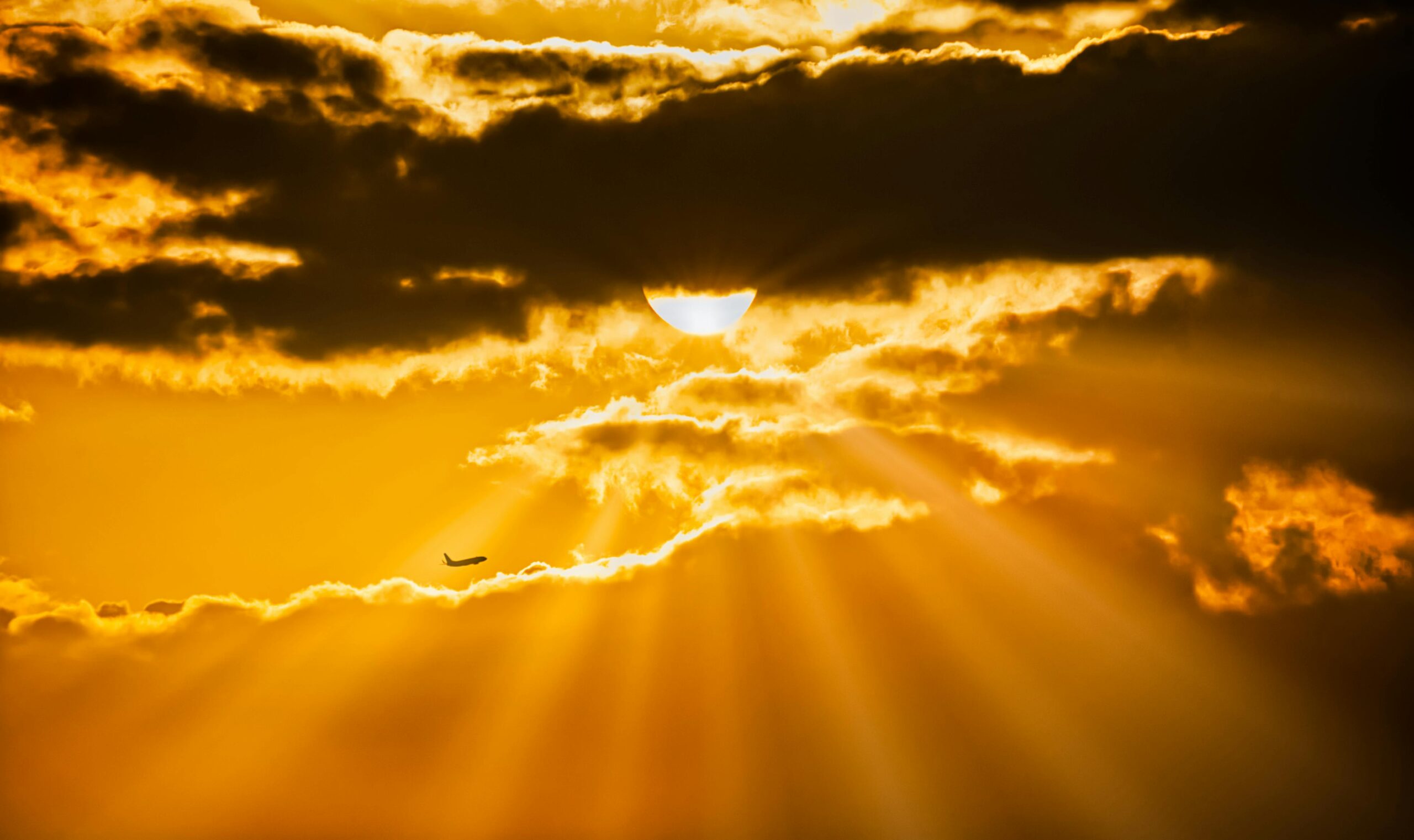 Photo by GEORGE DESIPRIS: https://www.pexels.com/photo/airplane-flying-during-golden-hour-1139375/
