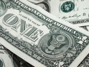 Photo by Pixabay: https://www.pexels.com/photo/1-u-s-dollar-bill-164661/